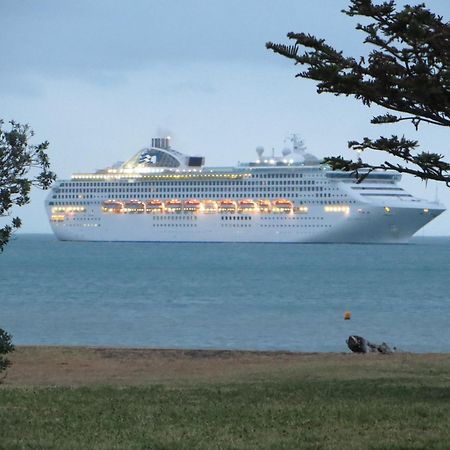 Harbour View Motel On Ahuriri Beach In Napier Nz With Sea View Suites Esterno foto