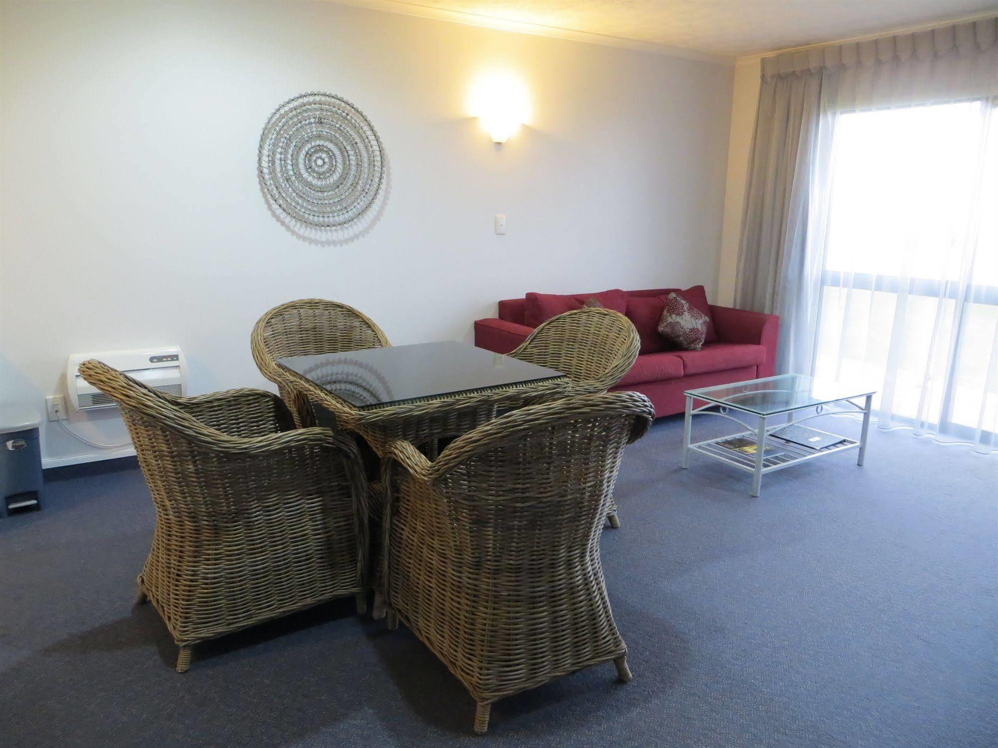 Harbour View Motel On Ahuriri Beach In Napier Nz With Sea View Suites Esterno foto
