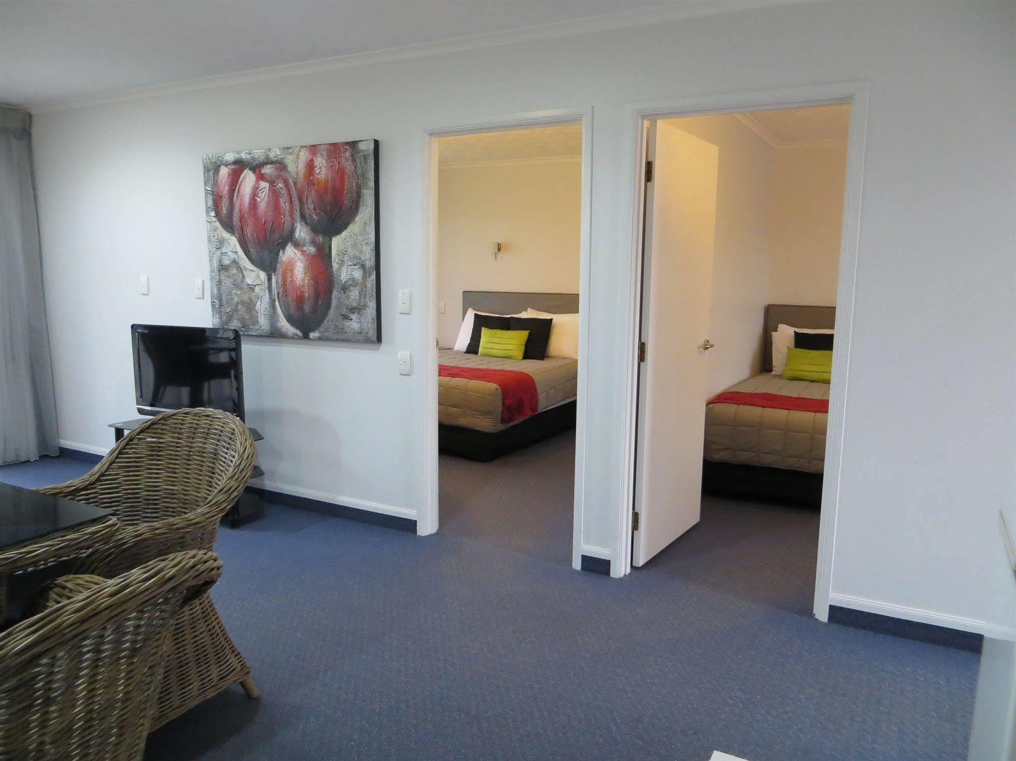 Harbour View Motel On Ahuriri Beach In Napier Nz With Sea View Suites Esterno foto