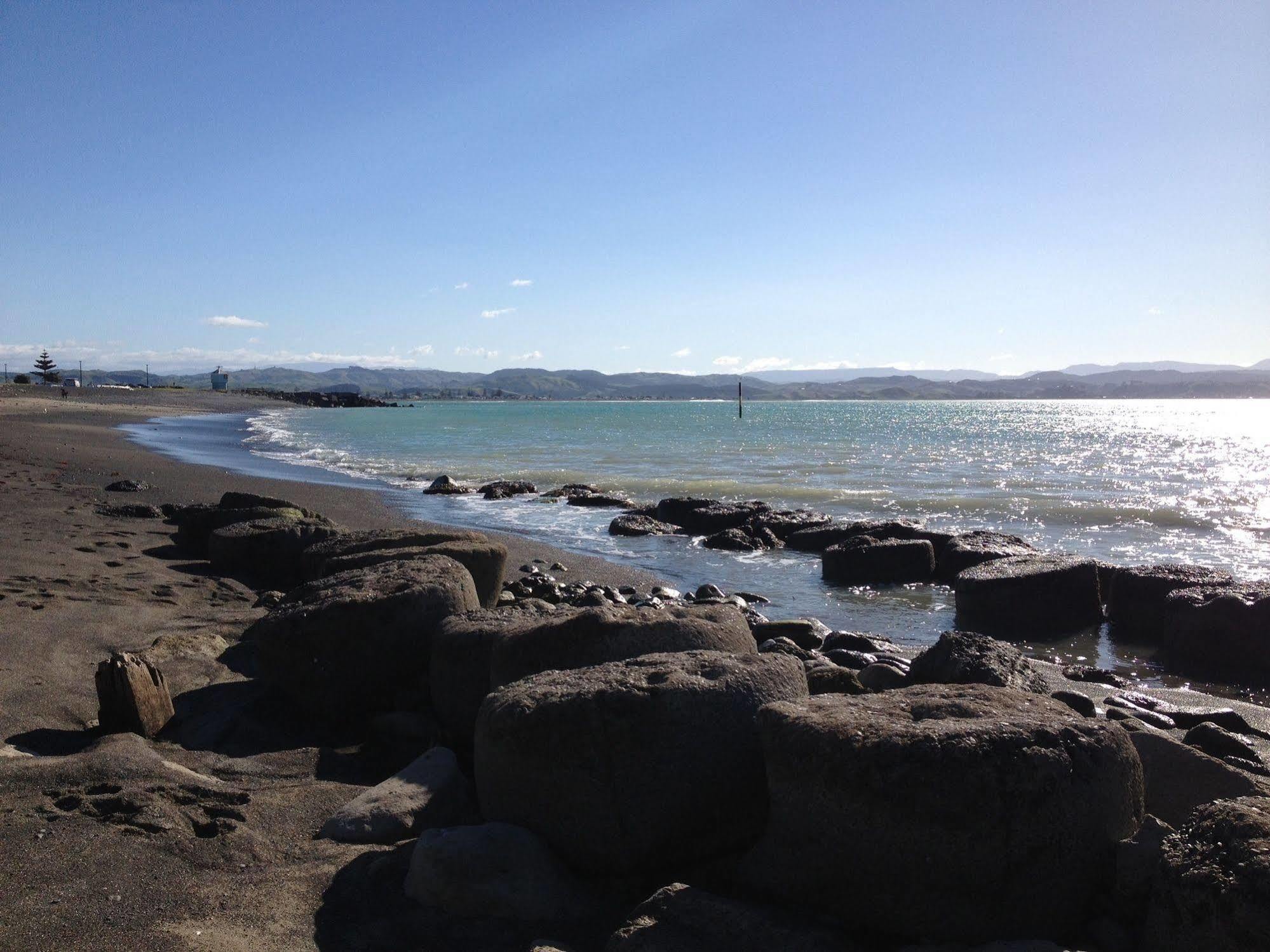 Harbour View Motel On Ahuriri Beach In Napier Nz With Sea View Suites Esterno foto