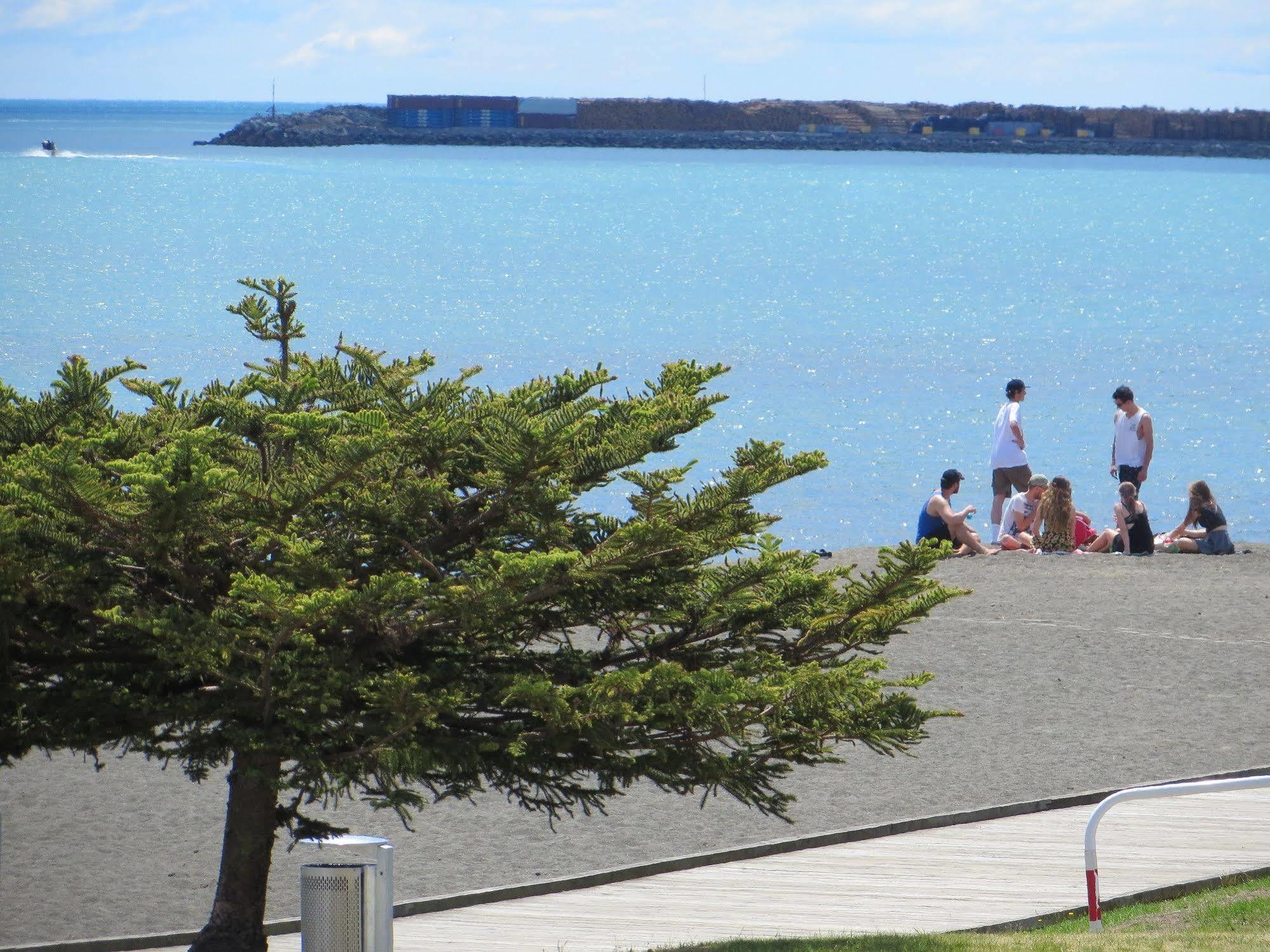Harbour View Motel On Ahuriri Beach In Napier Nz With Sea View Suites Esterno foto